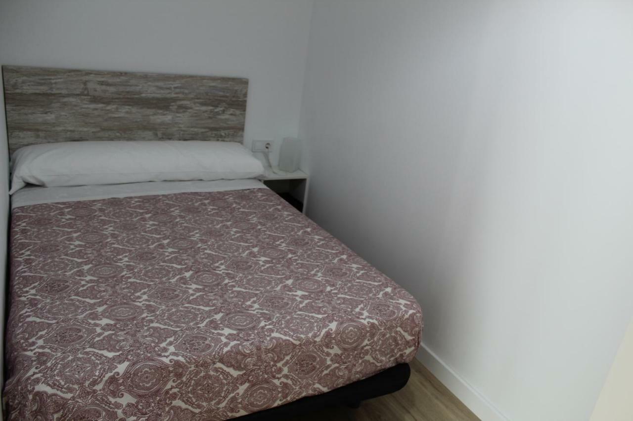 Apartamentos Angelita Plaza Beach Malaga Bagian luar foto