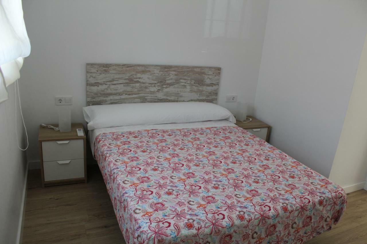 Apartamentos Angelita Plaza Beach Malaga Bagian luar foto