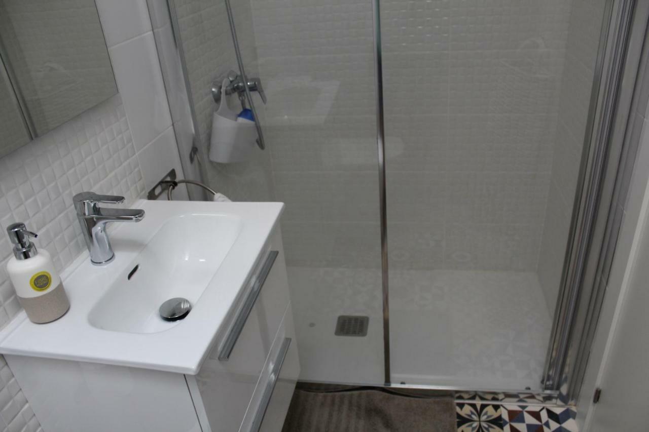 Apartamentos Angelita Plaza Beach Malaga Bagian luar foto